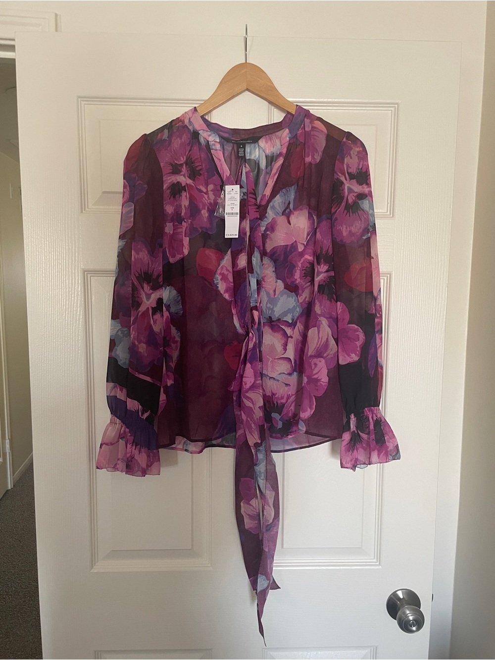 💜 White House Black Market Sheer Purple Floral Tie-Neck Blouse 💜